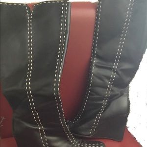 UGC- leather 👢boots. Great with any attire.🌺